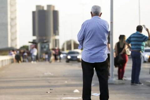 Anvisa aprova medicamento para retardar avanço do Alzheimer