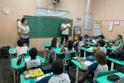 Agentes de endemias promovem ação educativa em escola de Ubá