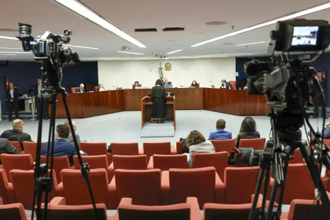 Por unanimidade, STF torna mais sete réus por trama golpista