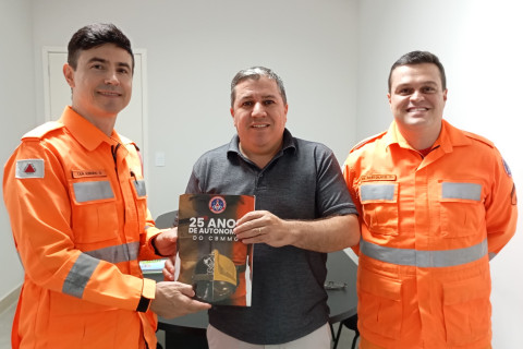 Prefeitura e Corpo de Bombeiros de Ubá firmam parceria para capacitação e prevenção de incêndios