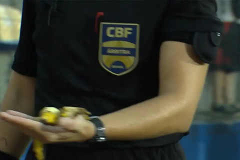 Após caso de racismo, STJD pune Inter com perda de 3 mandos de jogos