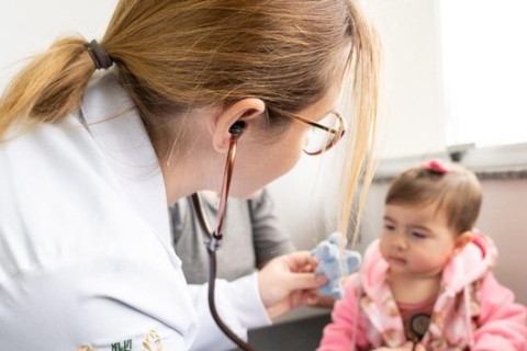 Saúde libera R$ 100 milhões para reforçar atendimento a crianças com vírus respiratórios no SUS