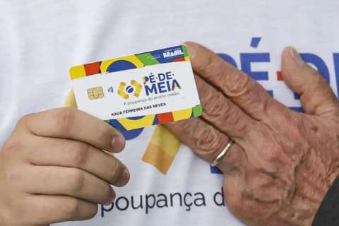 Governo faz acordo para incluir Pé-de-Meia e Vale Gás no orçamento