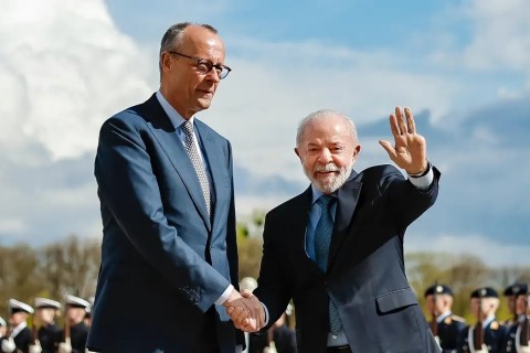 Lula chega à Alemanha para assinar parcerias comerciais e de inovação