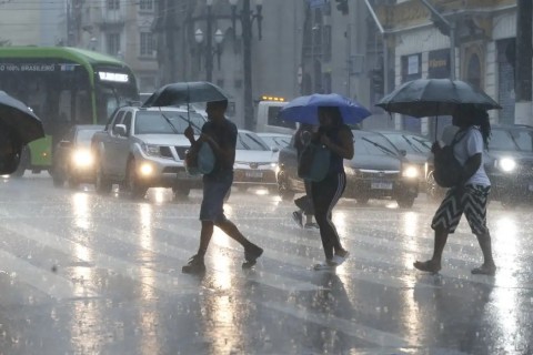 Chuvas fortes causam novas enchentes na Grande São Paulo