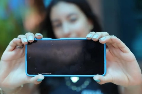 Cai de 51% para 37% uso de internet nas escolas por adolescentes