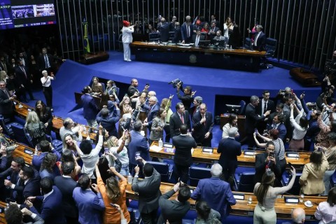 Senado aprova fim da escala 6x1 e redução da jornada de trabalho