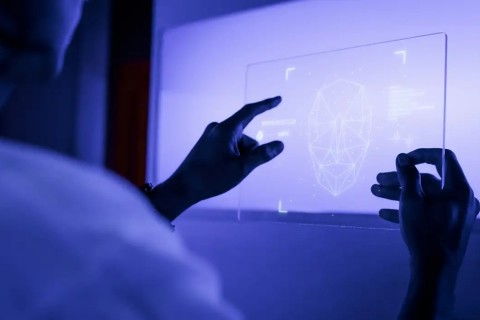 Inteligência artificial ameaça aprendizado da escrita, alerta autor