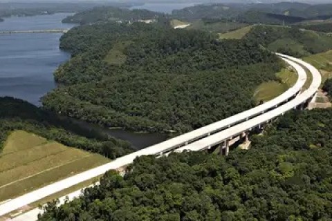 Polícia retira motorista de caminhão que interditou Rodoanel, em SP