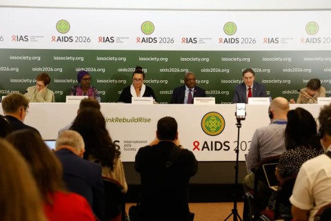 Infecções e mortes por HIV caem, mas falta de recursos ameaça avanços