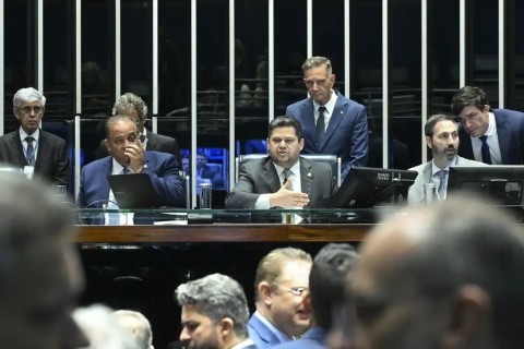 Senado anula norma sobre aborto legal em crianças vítimas de estupro