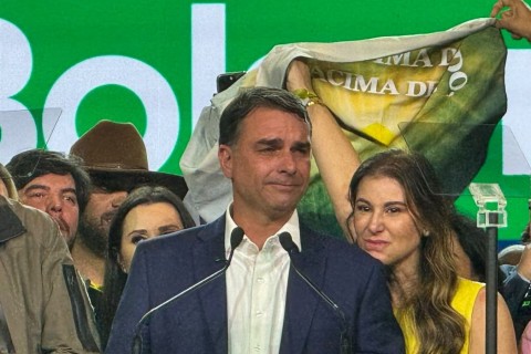 Flávio usou jatinho ligado a Vorcaro em viagem em 2025, diz revista