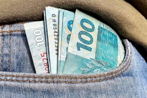 Beneficiários com NIS de final 4 recebem Bolsa Família de agosto