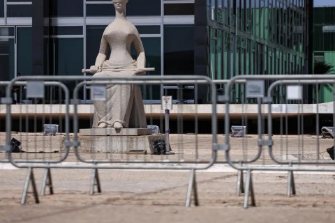 Barroso diz que julgamento envolve provas, e não disputa política