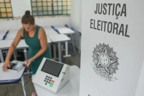 TSE informa que 900 urnas foram substituídas até o meio-dia