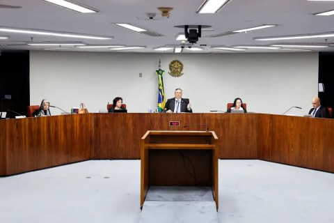 Dino e Moraes defendem rediscutir dispensa de diploma para jornalista