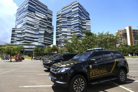 PF quer investigar entrada de ex-assessor de Bolsonaro nos EUA