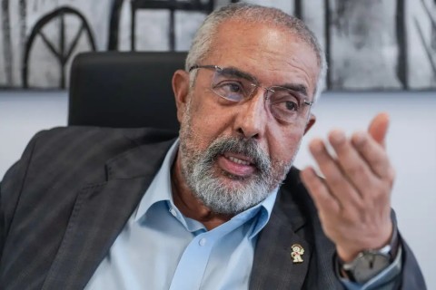 Não há mais razão para manter escala 6x1 e jornada de 44h, diz senador