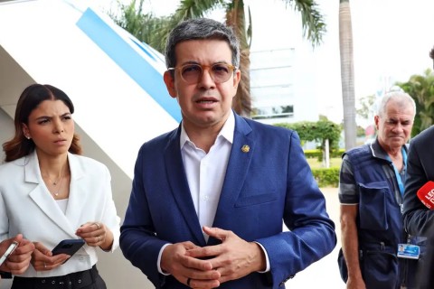 Randolfe Rodrigues afirma que governo deve indicar outro nome para STF