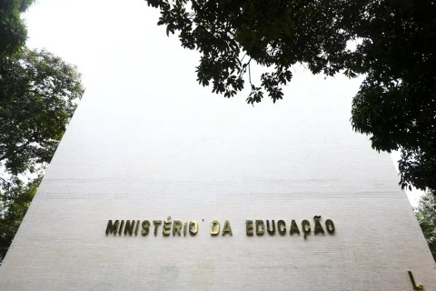 Sai lista de cursos superiores semipresenciais autorizados pelo MEC