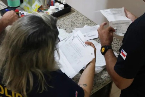 AM: Polícia detém agentes públicos suspeitos de colaborar com facção