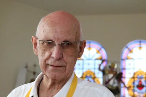 Igreja manda padre Júlio deixar de transmitir missas na internet