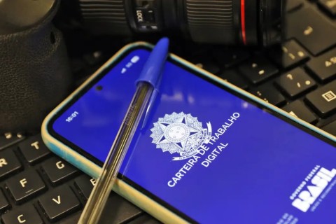 Desemprego cai para 5,3%, o menor para o trimestre terminado em julho