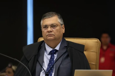 Ministro proíbe repasse de emendas para Eduardo Bolsonaro e Ramagem