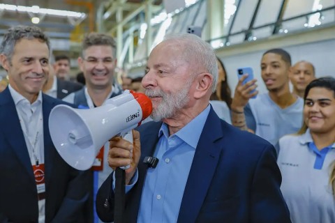 Lula assina medida que altera regras para vales-alimentação e refeição