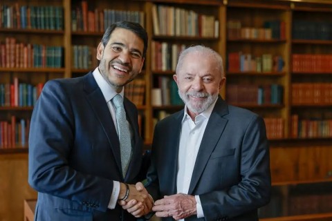 Lula indica Messias para vaga de Barroso no STF