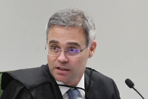 Mendonça vota para manter decisão de retirar posts de Nossa Senhora