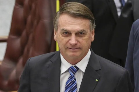 Alexandre de Moraes decide manter Bolsonaro em prisão domiciliar