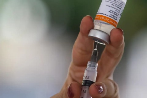 Há 5 anos, Brasil aplicava primeiras doses de vacina contra a covid-19