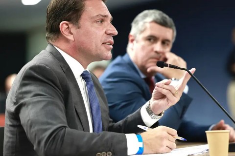 Moraes determina prisão de Ramagem após deputado ser visto em Miami