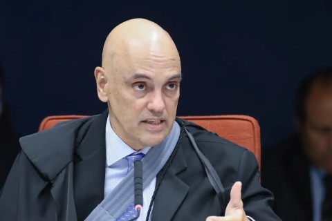 Moraes: Bolsonaro pode ser preso se divulgar entrevista em rede social
