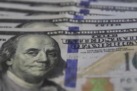 Bolsa volta a bater recorde e tem maior alta em 15 meses em novembro