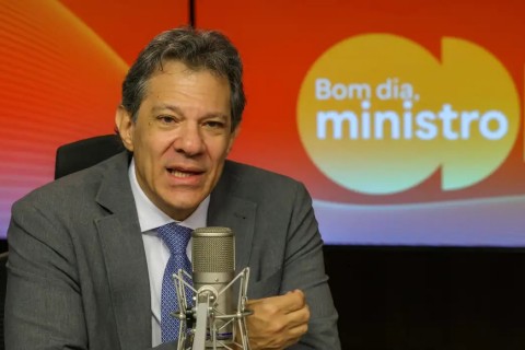 Tarifaço prejudicou mais que beneficiou população dos EUA, diz Haddad