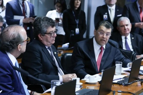 Comissão do Senado aprova aumento da taxação de fintechs e bets