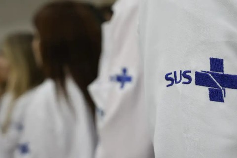 Março Azul: exames para rastrear câncer de intestino triplicam no SUS