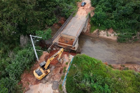 Prefeitura de Ubá inicia obras de recuperação de ponte que liga bairros da região do Rosa de Toledo