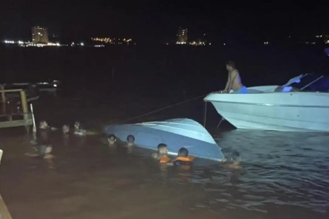 Lancha colide com píer e deixa seis mortos na divisa entre MG e SP