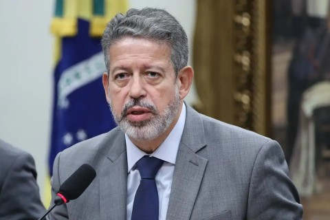 Lira amplia redução parcial de IR para quem ganha até R$ 7.350