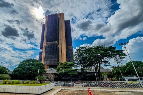 BC reduz juros básicos para 14,75% ao ano