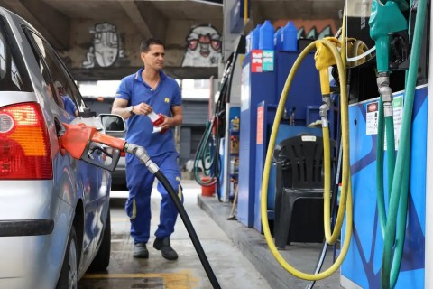 Subsídio de R$ 0,44 por litro da gasolina é prorrogado por 30 dias