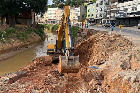 Obras de reconstrução do muro de gabião na Av. Beira-Rio têm início em Ubá