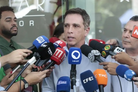 Bolsonaro deve ter alta nesta quinta e retornar à cela na PF