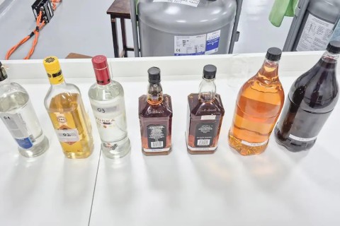 Fábrica clandestina de bebidas usava etanol adulterado de postos