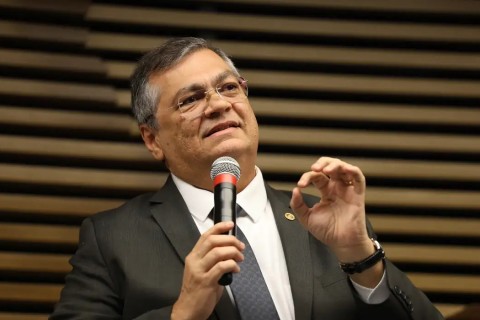 Veto alcança tribunais estrangeiros, mas não internacionais, diz Dino