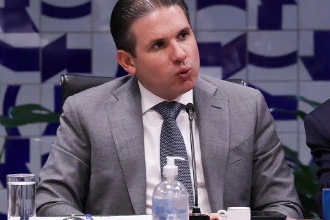 Motta convoca reunião de líderes para votar PL do fim da escala 6x1