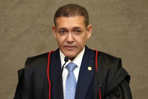 Nunes pede parecer da PGR sobre revisão da condenação de Bolsonaro